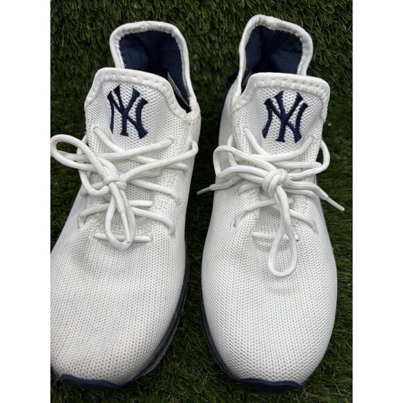 Mens New York Yankees MLB FOCO Shoes Low Top Canvas size 7 White Sneakers - Picture 1 of 7